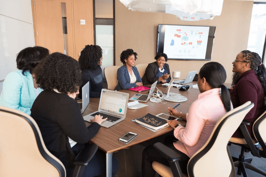 Pessoas em um evento corporativo
