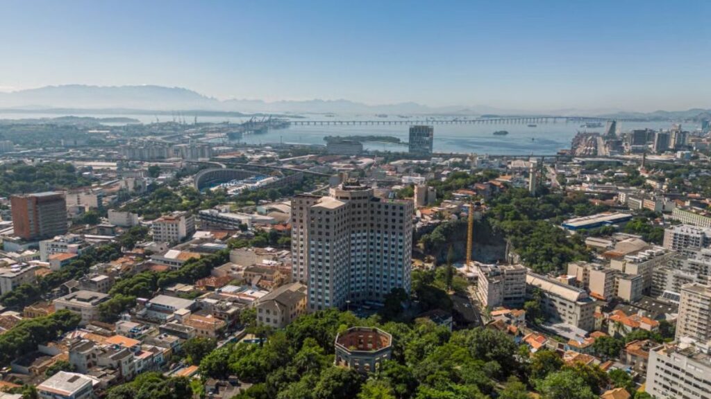 cidade sendo vista de cima